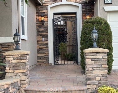 483 Lyle - Photo Thumbnail 1