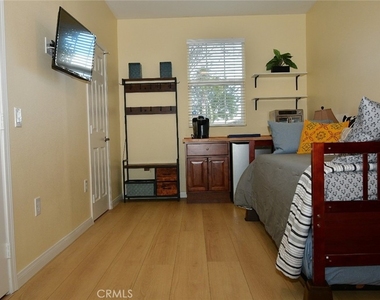 483 Lyle - Photo Thumbnail 7