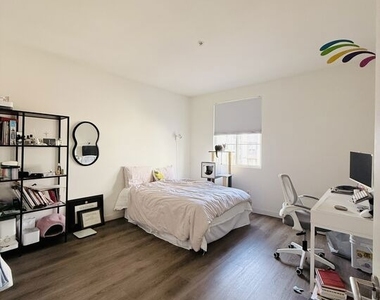 360 W Avenue 26 - Photo Thumbnail 5