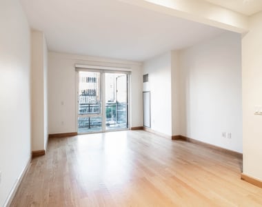 431 W 37th Street - Photo Thumbnail 8
