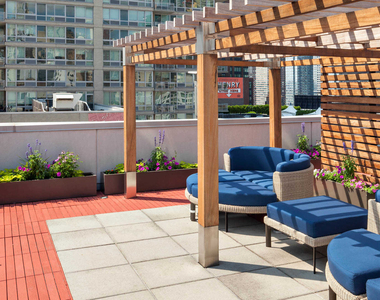 431 W 37th Street - Photo Thumbnail 17