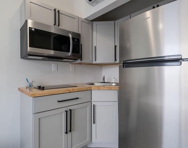 4419 Ludlow Street - Photo Thumbnail 6