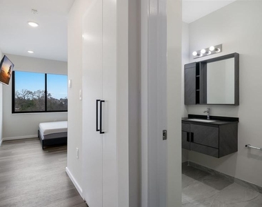 4419 Ludlow Street - Photo Thumbnail 2