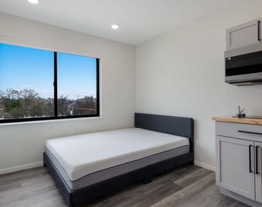 4419 Ludlow Street - Photo Thumbnail 5
