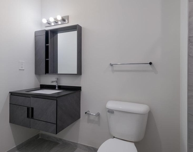 4419 Ludlow Street - Photo Thumbnail 4