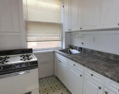 1923 W Winnemac Avenue - Photo Thumbnail 1