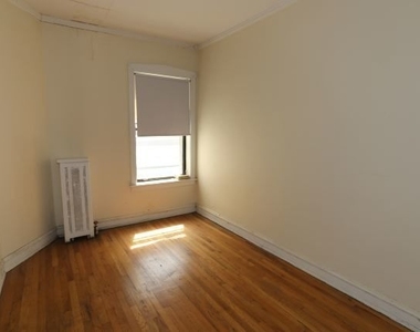 1923 W Winnemac Avenue - Photo Thumbnail 10