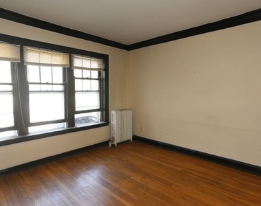 1923 W Winnemac Avenue - Photo Thumbnail 9