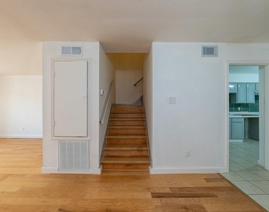8486 Ariel Street - Photo Thumbnail 17
