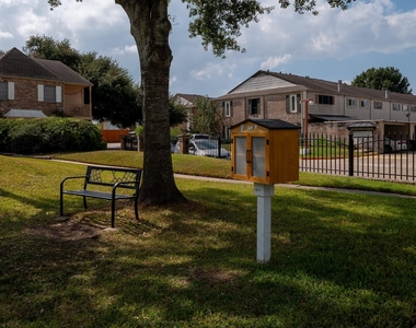 8486 Ariel Street - Photo Thumbnail 4