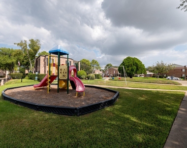 8486 Ariel Street - Photo Thumbnail 2