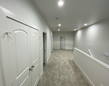 9741 Fabiola Drive - Photo Thumbnail 8