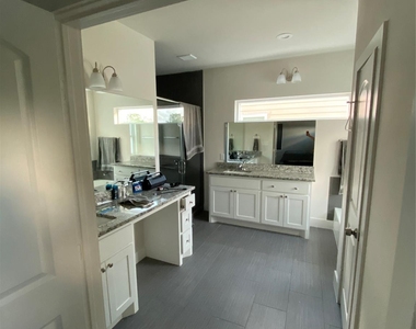 9741 Fabiola Drive - Photo Thumbnail 4