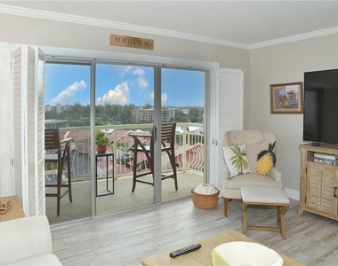4900 Brittany Drive S - Photo Thumbnail 10