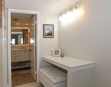 4900 Brittany Drive S - Photo Thumbnail 17