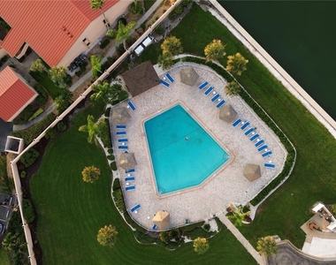 4900 Brittany Drive S - Photo Thumbnail 29