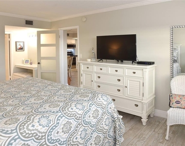 4900 Brittany Drive S - Photo Thumbnail 16