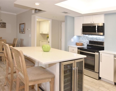 4900 Brittany Drive S - Photo Thumbnail 4