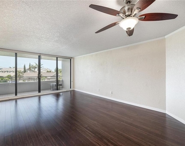 5950 Pelican Bay Plaza S - Photo Thumbnail 10