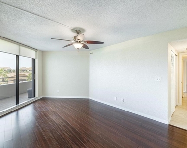 5950 Pelican Bay Plaza S - Photo Thumbnail 15