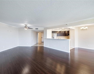 5950 Pelican Bay Plaza S - Photo Thumbnail 11