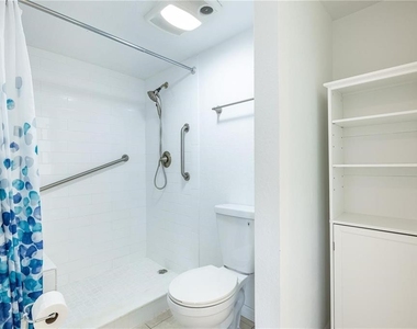 5950 Pelican Bay Plaza S - Photo Thumbnail 16