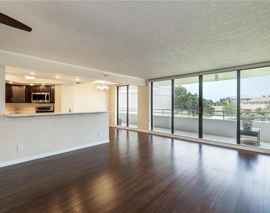 5950 Pelican Bay Plaza S - Photo Thumbnail 9