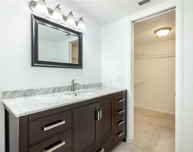 5950 Pelican Bay Plaza S - Photo Thumbnail 17