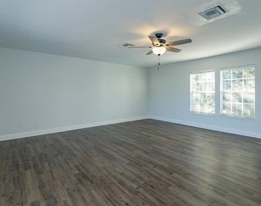7121 Blue Indigo Crescent - Photo Thumbnail 5