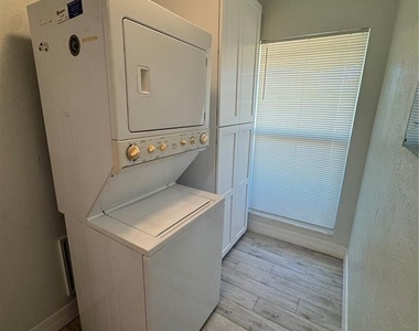 189 Small Street Se - Photo Thumbnail 4