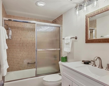 1250 N Portofino Drive - Photo Thumbnail 15