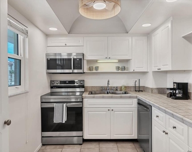 1250 N Portofino Drive - Photo Thumbnail 7
