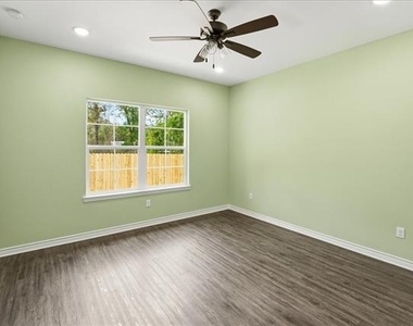 806 S Newsom Street - Photo Thumbnail 24