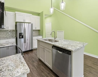806 S Newsom Street - Photo Thumbnail 11