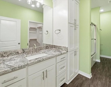 806 S Newsom Street - Photo Thumbnail 16