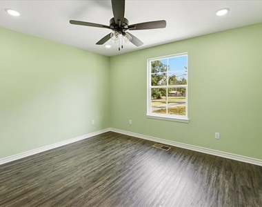 806 S Newsom Street - Photo Thumbnail 22