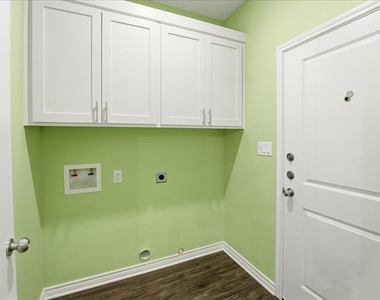 806 S Newsom Street - Photo Thumbnail 27