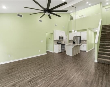 806 S Newsom Street - Photo Thumbnail 9