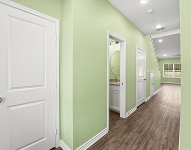 806 S Newsom Street - Photo Thumbnail 5