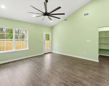 806 S Newsom Street - Photo Thumbnail 7