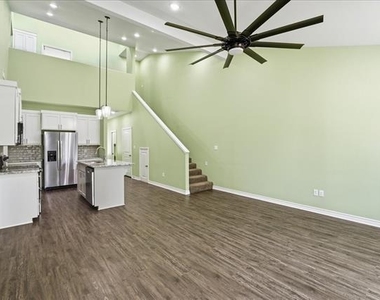 806 S Newsom Street - Photo Thumbnail 8