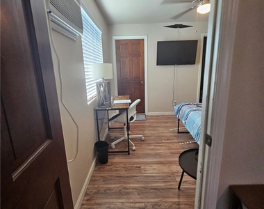 820 Jackson - Photo Thumbnail 2