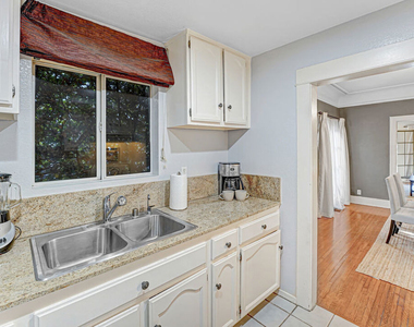 619 N Plymouth - Photo Thumbnail 7