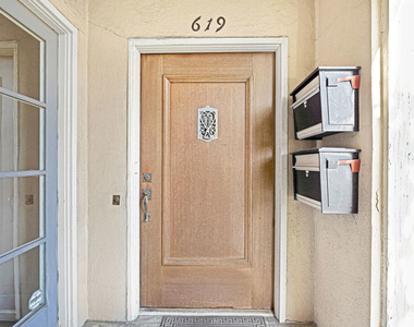 619 N Plymouth - Photo Thumbnail 2