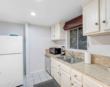 619 N Plymouth - Photo Thumbnail 8