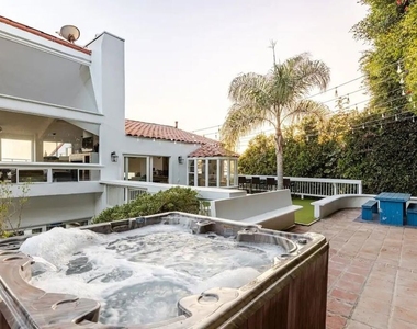 21625 Pacific Coast Highway - Photo Thumbnail 16