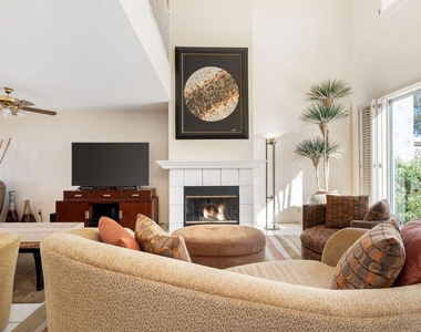 260 Vista Royale Circle E - Photo Thumbnail 2
