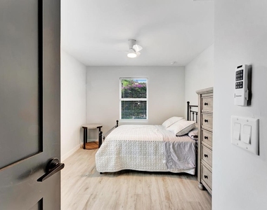 320 Nw 3rd Avenue - Photo Thumbnail 5