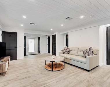 320 Nw 3rd Avenue - Photo Thumbnail 17