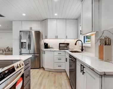 320 Nw 3rd Avenue - Photo Thumbnail 15
